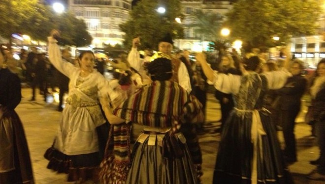València: Danses a la Plaça de la Reina