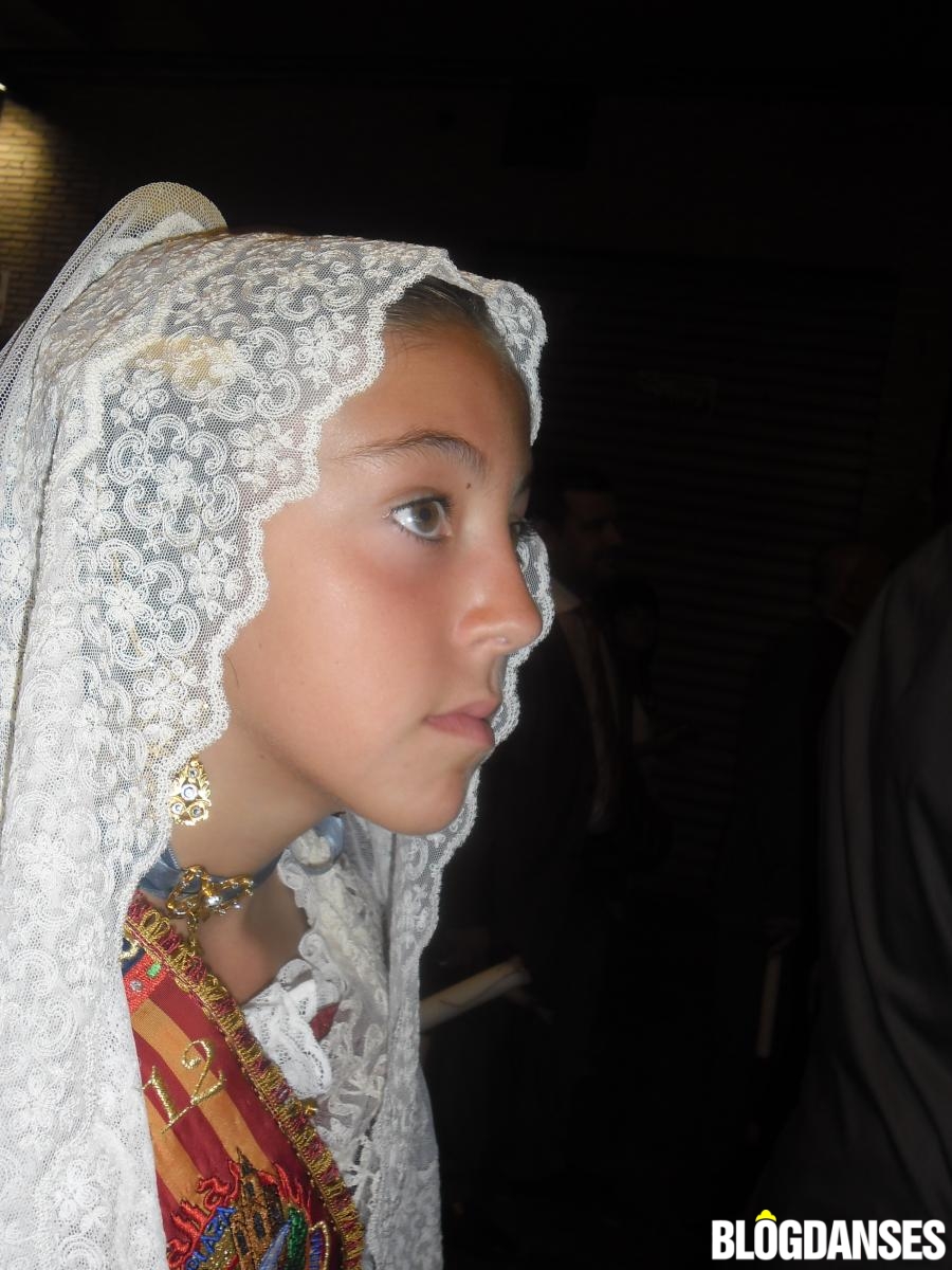 Esther, filla de Raquel, vestida a l'antiga. 